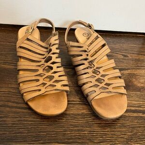 Bella Vita Tan Strappy Sandals leather wedge low heel women’s 8.5 light brown